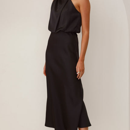 Czarna sukienka Estery | Elegancka maxi | Wysoka szyja | Asymetryczne ramię | Elastyczny pas | Poliester | Moda na wesele | Niewidoczny zamek i guziki | Wszechstronna odzież wieczorowa