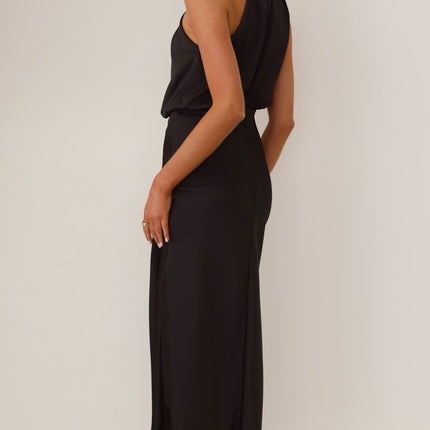 Czarna sukienka Estery | Elegancka maxi | Wysoka szyja | Asymetryczne ramię | Elastyczny pas | Poliester | Moda na wesele | Niewidoczny zamek i guziki | Wszechstronna odzież wieczorowa