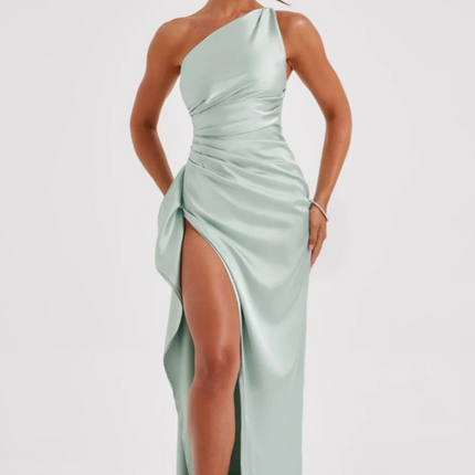 Ewa | Plisowana Satynowa Sukienka Maxi | Elegancka suknia z rozcięciem na jedno ramię na eleganckie wydarzenia