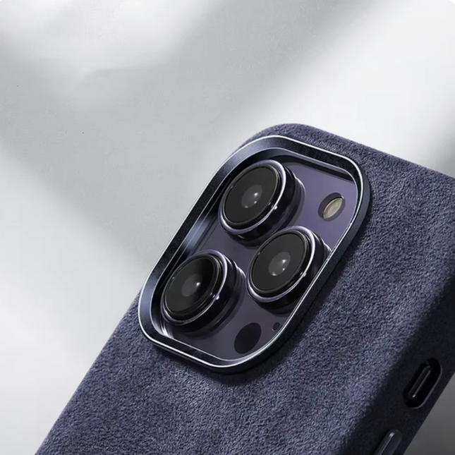 Etui MagSafe na iPhone'a | Materiał Alcantara | Ochrona premium | Odporny na zarysowania | Dopasowany krój | kompatybilne z akcesoriami MagSafe | Stylowa i trwała konstrukcja