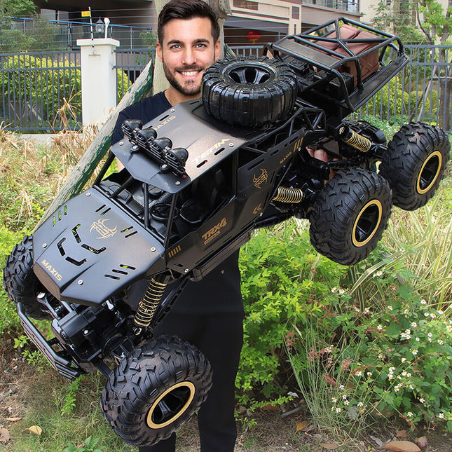 6-kołowy zdalnie sterowany Monster Truck w skali 1:12 | Możliwości terenowe | Zaawansowana technologia 2,4 GHz | Amortyzatory | Opony antypoślizgowe | Wysoka prędkość 52 km/h | Akumulator USB | Opcje czarno-złote