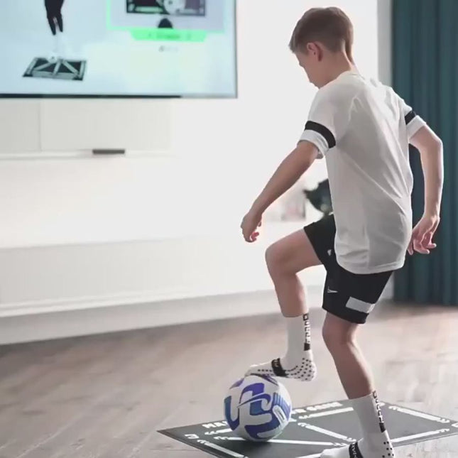 Mata do doskonalenia umiejętności piłkarskich | Przestrzeń treningowa 2x2m | Program wideo w zestawie | Narzędzie do ćwiczeń piłkarskich halowej | Popraw suszenie, koordynację i utrzymanie | Idealny dla aspirujących piłkarzy