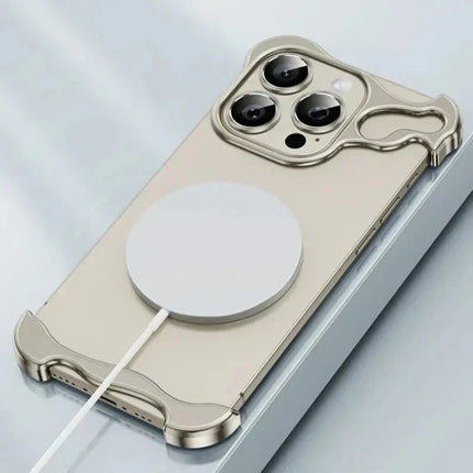 Aluminiowa obudowa iPhone'a bez oprawek | Smukły, minimalistyczny design | Ochrona kontrolerów i urządzeń | Pasuje do iPhone'a z serii 12-16 | Dostępne w 5 kolorach | Precyzyjne wycięcie na akumulator i ładowanie | Podniesione krawędzie