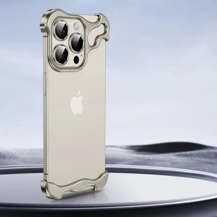 Aluminiowa obudowa iPhone'a bez oprawek | Smukły, minimalistyczny design | Ochrona kontrolerów i urządzeń | Pasuje do iPhone'a z serii 12-16 | Dostępne w 5 kolorach | Precyzyjne wycięcie na akumulator i ładowanie | Podniesione krawędzie