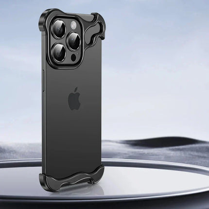 Aluminiowa obudowa iPhone'a bez oprawek | Smukły, minimalistyczny design | Ochrona kontrolerów i urządzeń | Pasuje do iPhone'a z serii 12-16 | Dostępne w 5 kolorach | Precyzyjne wycięcie na akumulator i ładowanie | Podniesione krawędzie