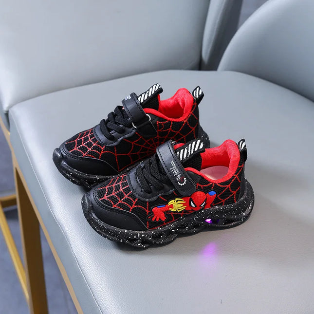 Chłopięce sportowe tenisówki LED Spider-Man | Świecące, antypoślizgowe, wygodne, oddychające buty | Zabawna i trwała konstrukcja dla aktywnych dzieci