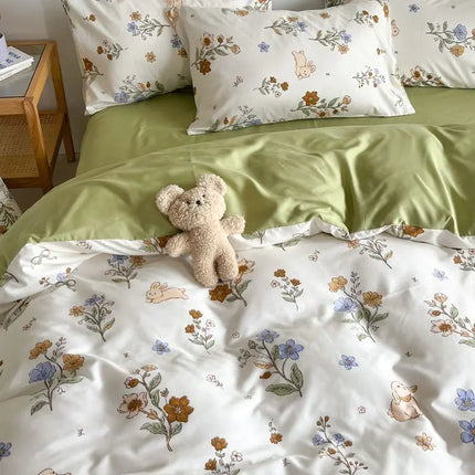 Zestaw pościeli BlossomDream | Miękka mieszanka poliestru i bawełny | Różowa poszwa na kołdrę i poszewki na poduszki w kwiaty | Elegancki wystrój sypialni | Pasuje do łóżek podwójnych, pełnych i typu queen-size
