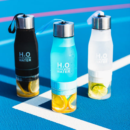 Butelka z zaparzaczem H2O | Pojemność 650 ml | Matowy projekt obowiązkowy | Przenośny i szczelny | Łatwo zainstalować i zamontować | Idealne do orzeźwienia na terenie morza
