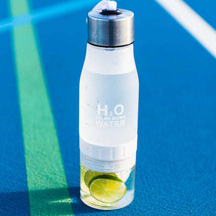 Butelka z zaparzaczem H2O | Pojemność 650 ml | Matowy projekt obowiązkowy | Przenośny i szczelny | Łatwo zainstalować i zamontować | Idealne do orzeźwienia na terenie morza
