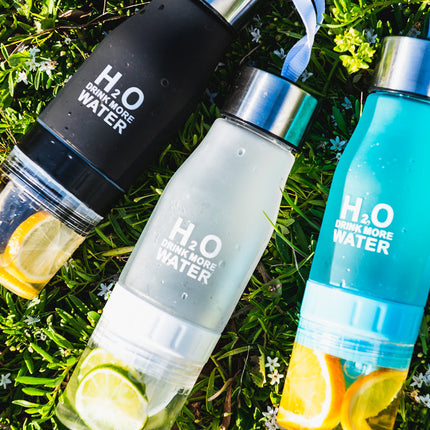 Butelka z zaparzaczem H2O | Pojemność 650 ml | Matowy projekt obowiązkowy | Przenośny i szczelny | Łatwo zainstalować i zamontować | Idealne do orzeźwienia na terenie morza