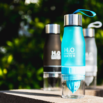Butelka z zaparzaczem H2O | Pojemność 650 ml | Matowy projekt obowiązkowy | Przenośny i szczelny | Łatwo zainstalować i zamontować | Idealne do orzeźwienia na terenie morza