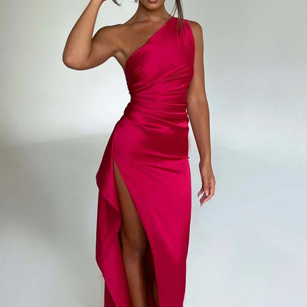 Satynowa sukienka z odkrytymi ramionami | Dopasowany krój | Wszechstronny styl od dnia do nocy | Wysoka jakość i komfort | Rozmiary S-L | Bella Couture | Niezbędna elegancja
