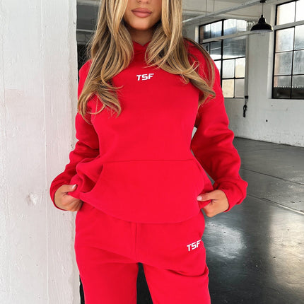 Kaztek Cozy Czerwona Bluza Z Kapturem | Miękki, gruby materiał | Ciepłe mankiety i kaptur | Funkcjonalna przednia kalibracja | Haftowane logo TSF | 60% bawełna 40% poliester | Idealny na zimę | Przykładowy rozmiar damski AU 6 / US 2
