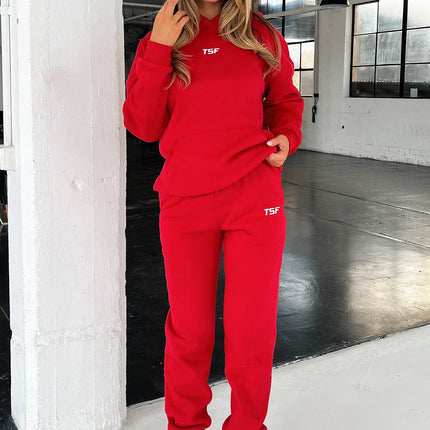Kaztek Cozy Czerwona Bluza Z Kapturem | Miękki, gruby materiał | Ciepłe mankiety i kaptur | Funkcjonalna przednia kalibracja | Haftowane logo TSF | 60% bawełna 40% poliester | Idealny na zimę | Przykładowy rozmiar damski AU 6 / US 2