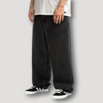 Męskie dżinsy w stylu vintage, o ukrytem kroju | Miękka, oddychająca tkanina | Bez pomysłu na styl | Wyblakły, zmartwiony wygląd | Odzież casualowa dzienna lub wieczorowa | Ponadczasowy element zabezpieczający
