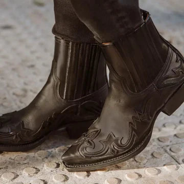 Męskie buty skórzane westernowe Adalbrecht | Uderzający projekt | Spiczasty palec u nóg | Haftowane Boki | Elegancka sylwetka | Wytrzymali, ale nowoczesny styl | Wszechstronny do noszenia na co dzień i formalnie | Wygodne i stylowe górskie