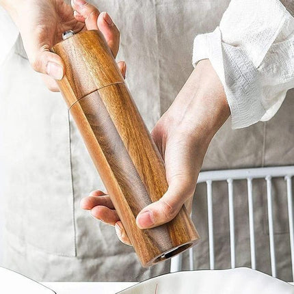 Młynki do soli i pieprzu z drewna akacjowego | Mechanizm młynka ceramicznego | 8,5" wysokość | Ręcznie wykonane naturalne drewno | Wyrafinowana zastawa stołowa | Łatwe w użyciu narzędzie kuchenne | Pudełko w zestawie