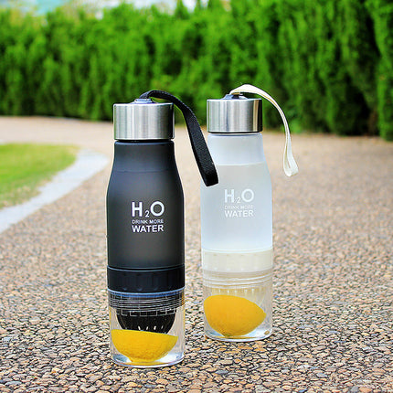 Butelka z zaparzaczem H2O | Pojemność 650 ml | Matowy projekt obowiązkowy | Przenośny i szczelny | Łatwo zainstalować i zamontować | Idealne do orzeźwienia na terenie morza