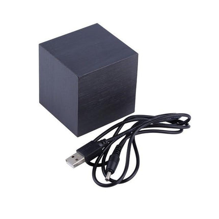 Budzik w kostce w kształcie LED | Funkcja drzemki | Temperatura panująca | 3 tryby potwierdzone | Ekran świetlny LED | Kompaktowy rozmiar | Zasilany przez USB lub zwykły | Wykończenie imitujące drewno | 4 opcje wyboru | Wymiary 6cm 