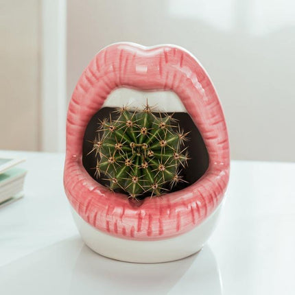 Ceramiczna donica z możliwością ustalenia Pouty Lips | Zabawne i kapryśne | Czerwony, różowy, fioletowy | Trwałe i dopuszczalne robione | Odporne na ciepło i wiatroszczelne | Dekoracja wnętrz do domu lub biura | Pomysł na prezent | 12x6 cm | 1 szt