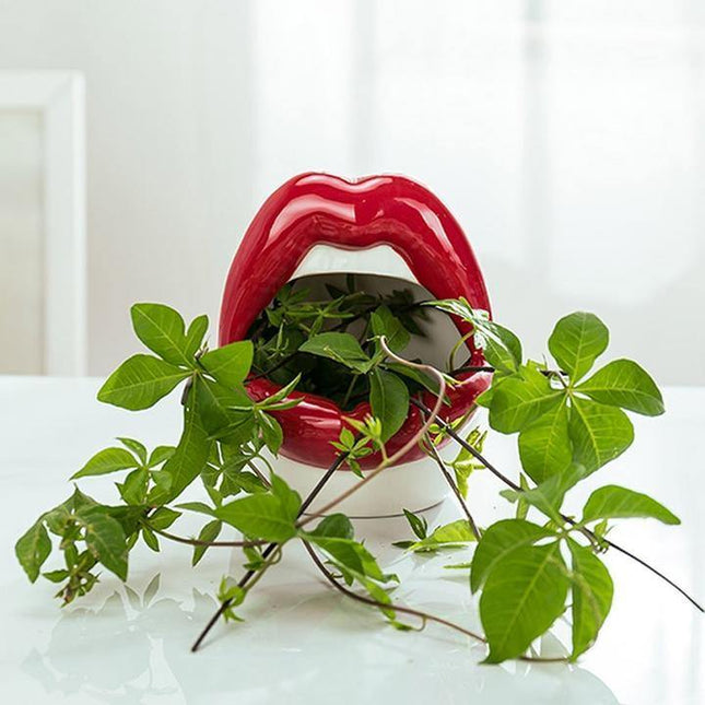 Ceramiczna donica z możliwością ustalenia Pouty Lips | Zabawne i kapryśne | Czerwony, różowy, fioletowy | Trwałe i dopuszczalne robione | Odporne na ciepło i wiatroszczelne | Dekoracja wnętrz do domu lub biura | Pomysł na prezent | 12x6 cm | 1 szt