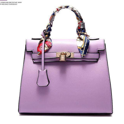 Modna damska torba ze skóry PU JASMIN NOIR | Crossbody z zamkiem szalika | Wzór Saffiano | Jednolity kolor | Zamknięcie na zamek | Wstążki i dekoracje z fredzlami | Wszechstronna torebka | Wewnętrzna kalibracja na telefonie | Rozmiar M/S