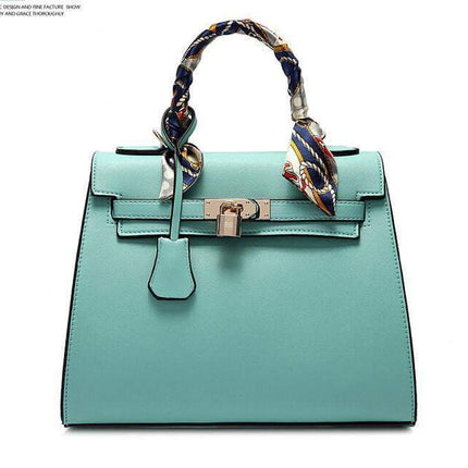Modna damska torba ze skóry PU JASMIN NOIR | Crossbody z zamkiem szalika | Wzór Saffiano | Jednolity kolor | Zamknięcie na zamek | Wstążki i dekoracje z fredzlami | Wszechstronna torebka | Wewnętrzna kalibracja na telefonie | Rozmiar M/S
